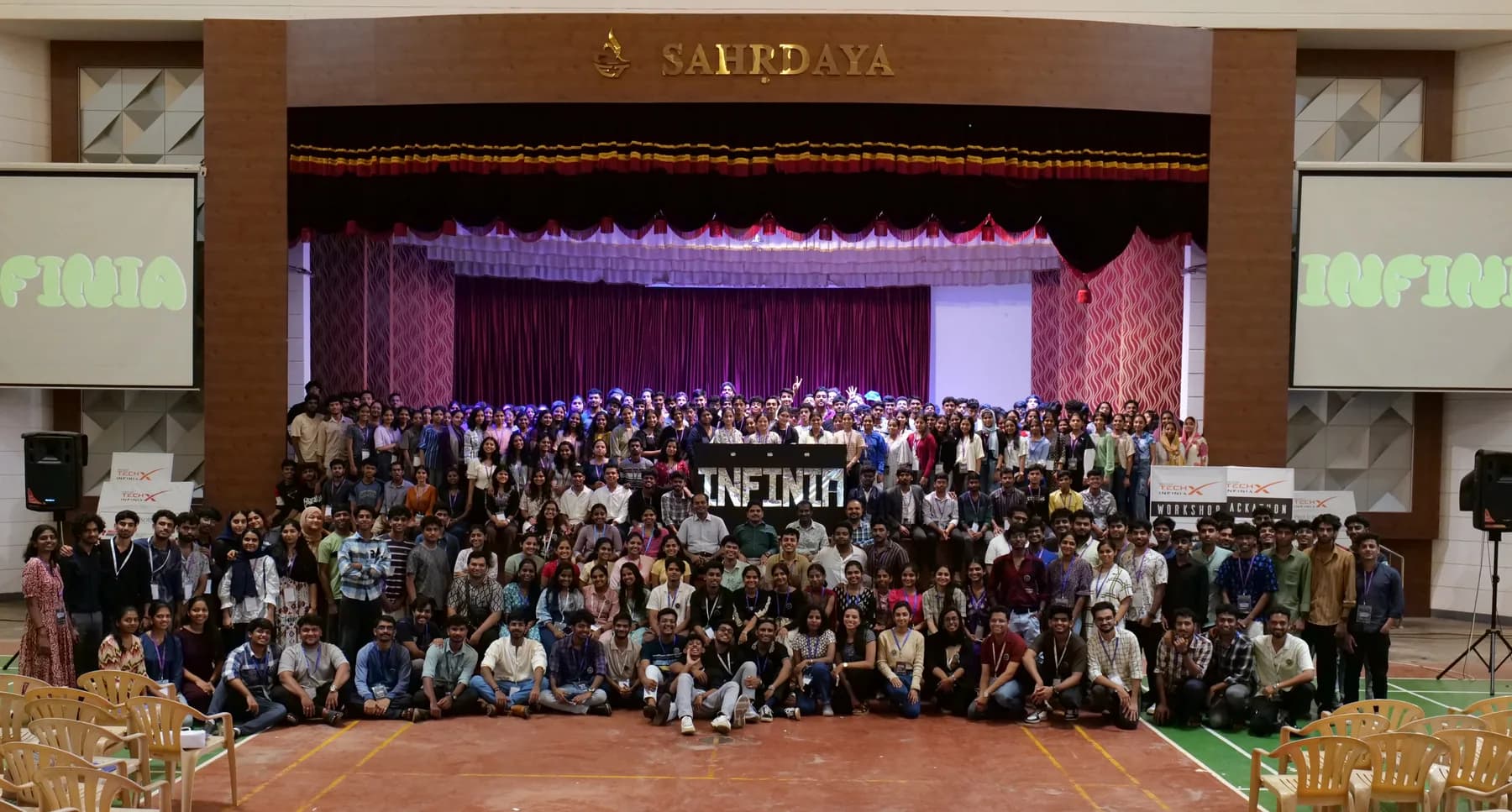 TechX Infinia group photo at Sahrdaya College auditorium
